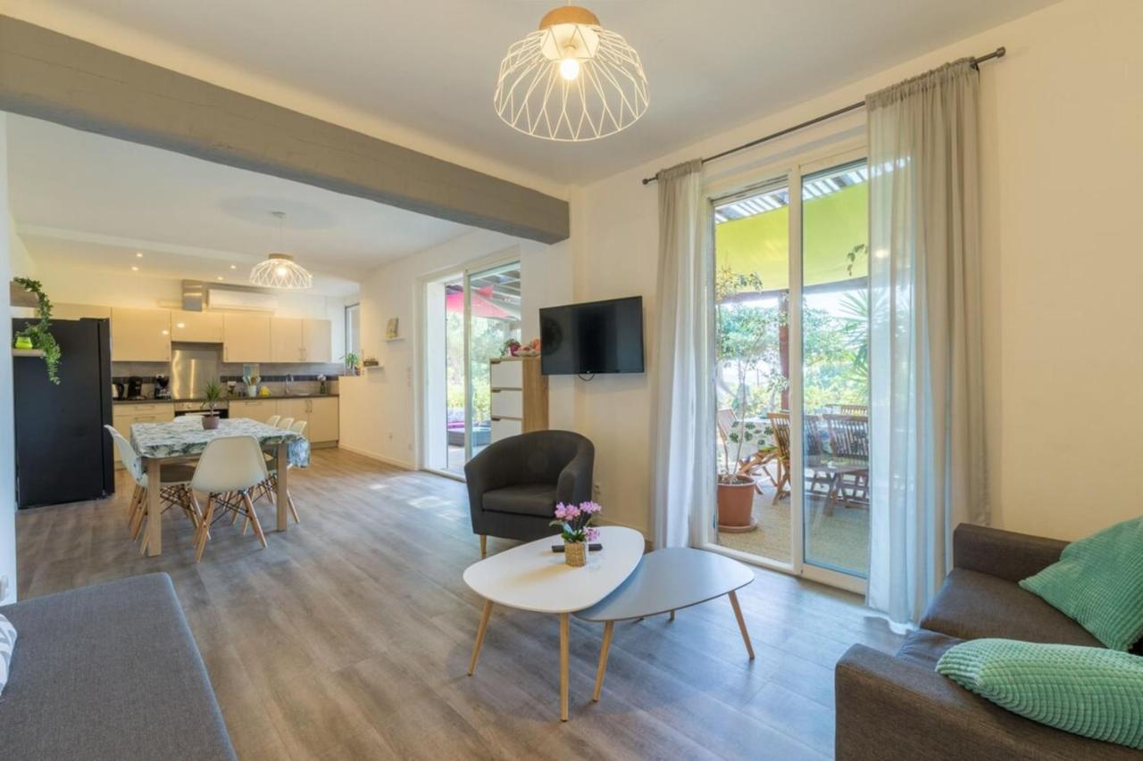 La Felyvonne, Familiale Confortable Avec Sa Grande Terrasse Ombragee Et Sa Vue Degagee Vers La * Hyères